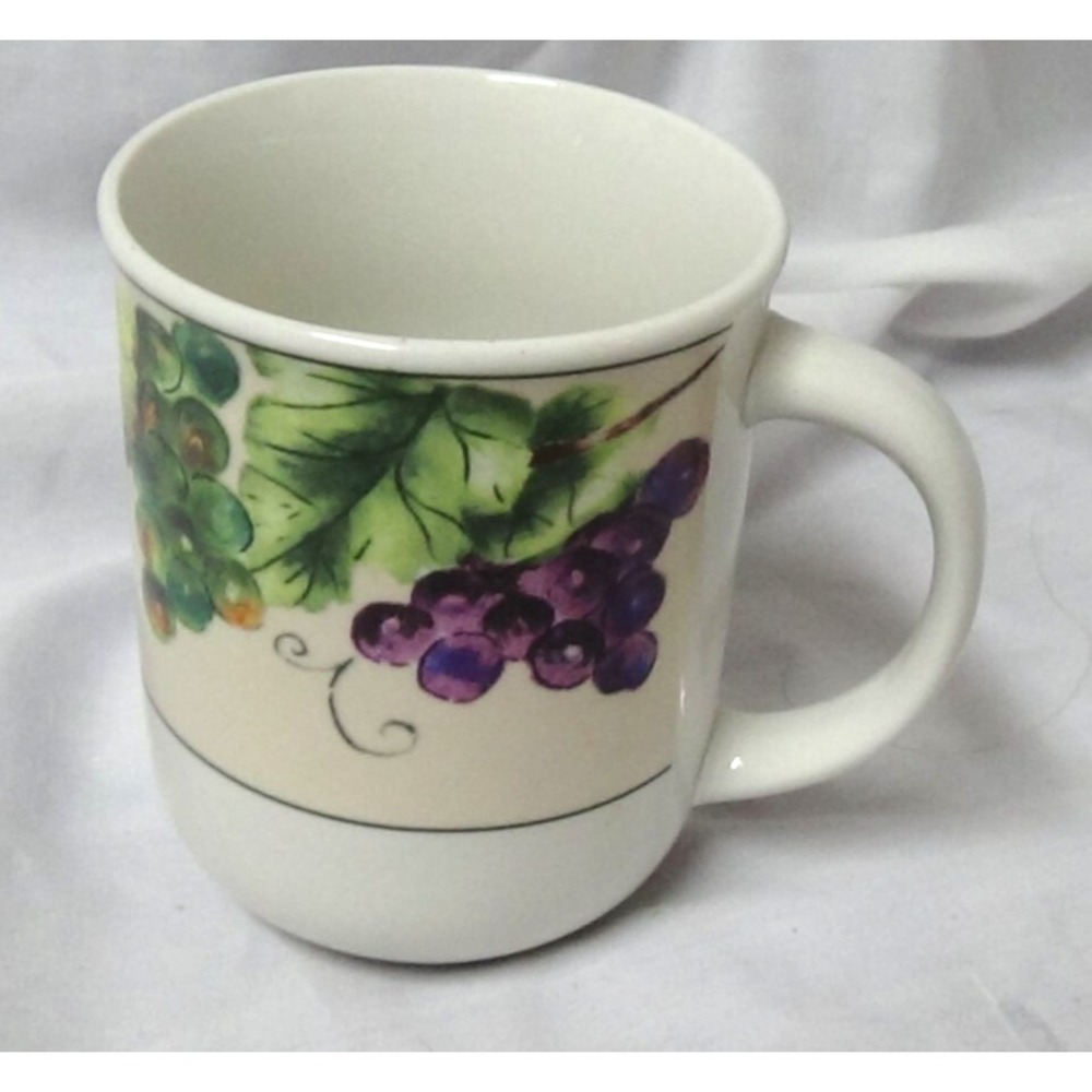Grapevine Coffee Cup Oneida Casual Setting Purple Grape #191B